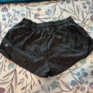 Lululemon Hotty Hot Shorts (2.5 inch inseam)
